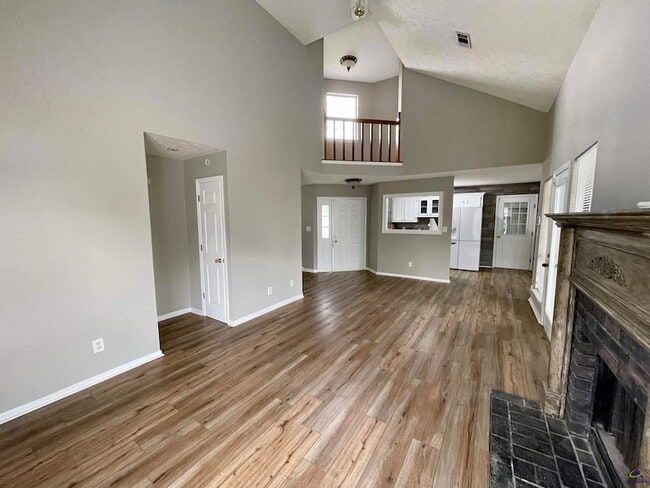 Photo - 117 Island Blvd