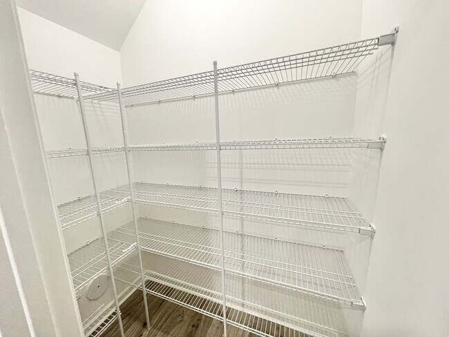 Photo - BEAUTIFUL 3BD Townhome Walking Distance to Downtown