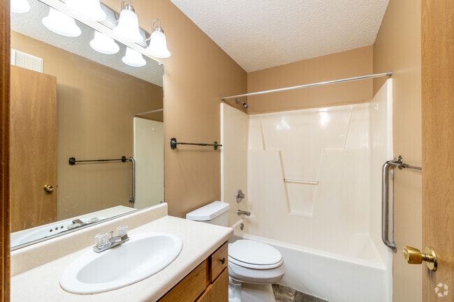 2BR, 1BA - 1,030SF - Bathroom