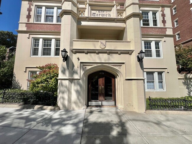 Building Photo - 1450 Beacon St Unit 744 Rental