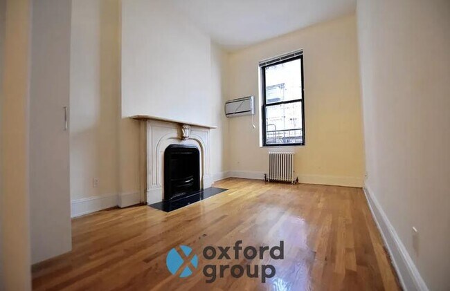 Photo - East 10th Street