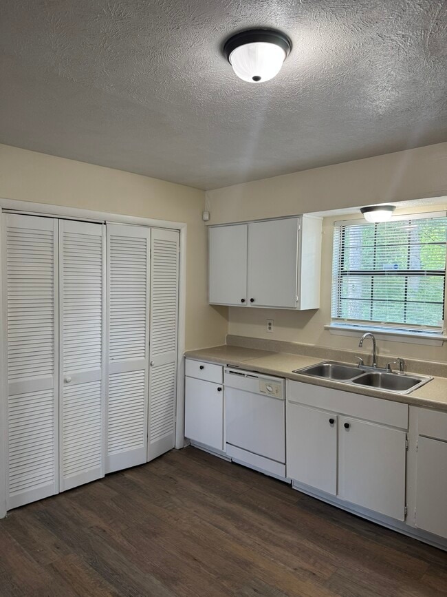 Photo - 1308 Ewing Creek Dr