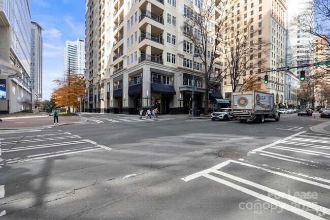 Building Photo - 230 S Tryon St Unit 409 Rental