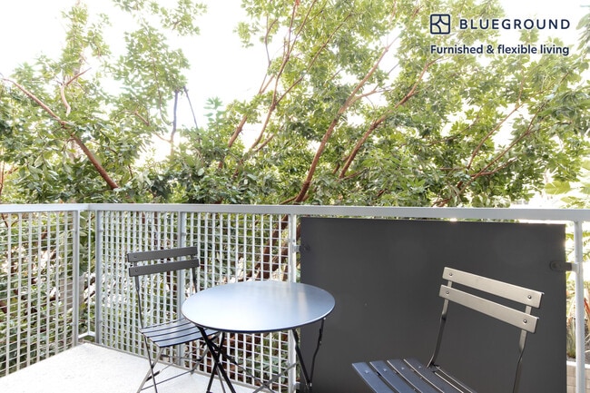 Photo - 550 Moreland Way Unidad FL2-ID444