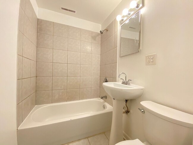 Photo - 3 Bedroom Home in Highland, IN