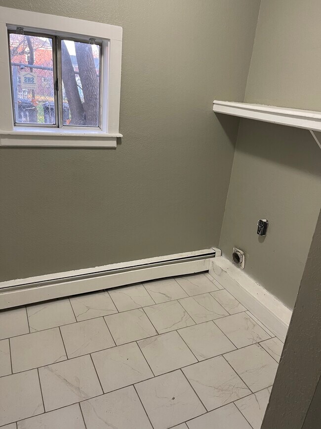 Laundry room - 39 Enfield St