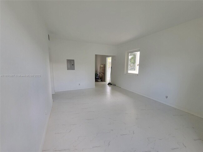 Photo - 2450 SW 5th St Unidad 2450