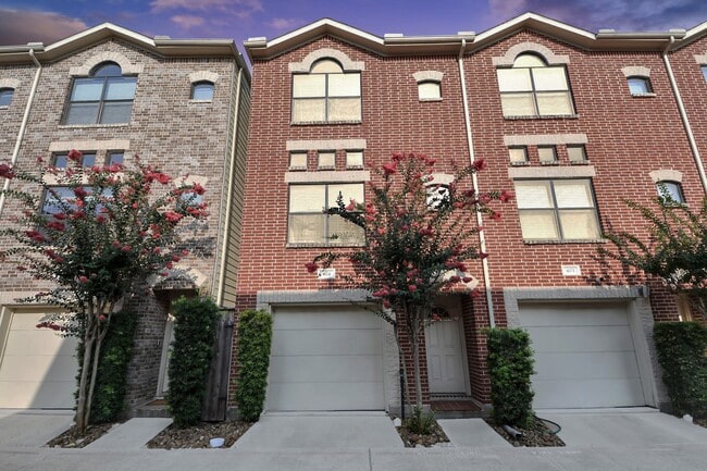 Photo - 8715 Meadowcroft Dr Unit 404