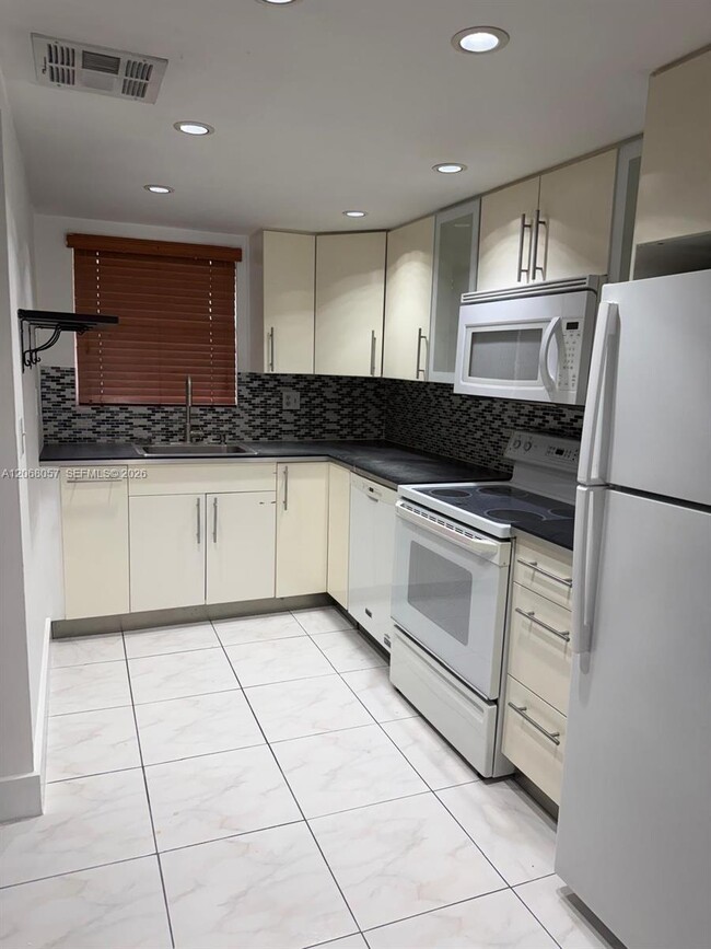 Photo - 30 NW 87th Ave Unidad C223