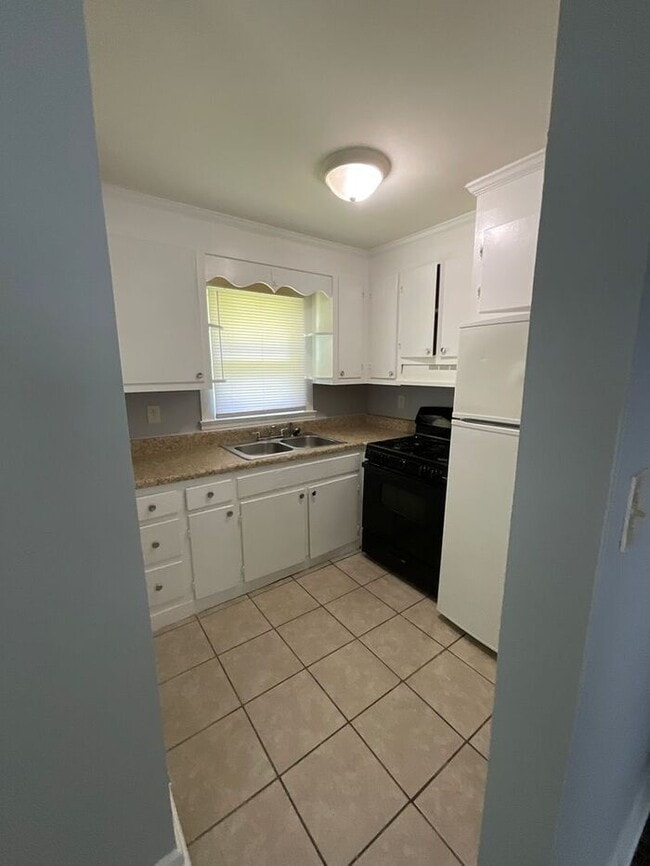 Photo - 3 bedrooms one bath apartment located in the Highlands, section of Portsmouth