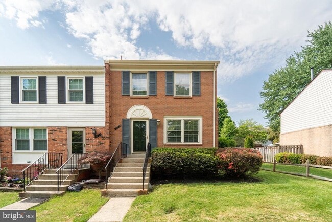 Building Photo - 2055 Pilgrim Dr