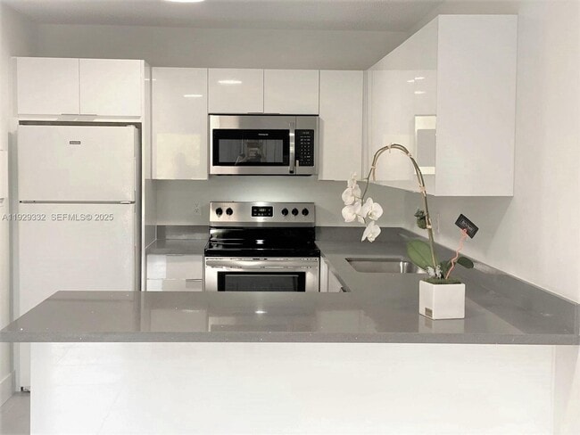 Photo - 8005 Lake Dr Unidad 207