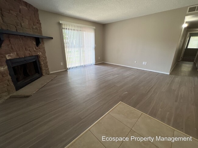 Photo - Gound level 3-bedroom 2 Bathroom Condo in ... Unit 101