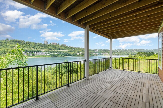 617 Manhattan Blvd Unit 204