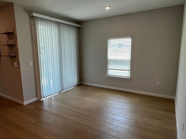 Photo - 204 Park View Ln