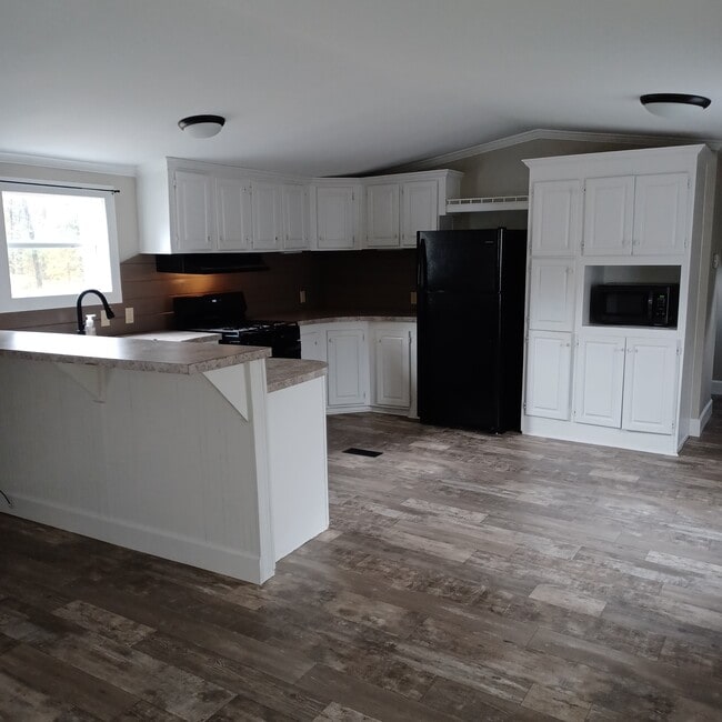 Photo - 890 Rough Edge Rd House