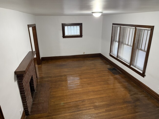 Photo - 594 N 21st St