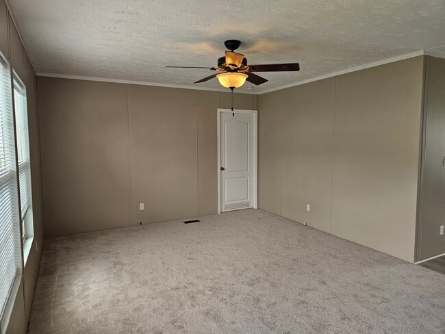 Photo - 89 Lynnwood Cir