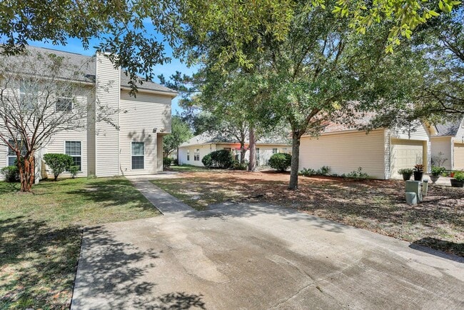 Photo - 3 bedroom 2.5 bath townhome in Carriage Sq...