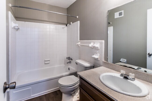 2 BR, 1.5 BA - 1194SF