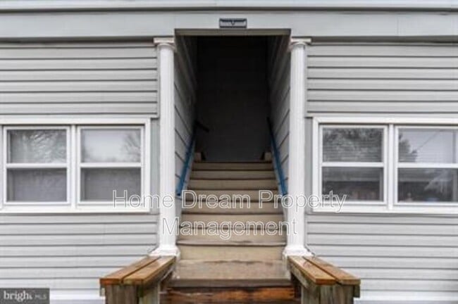 Photo - 961 Bryant Ave