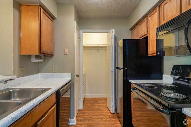 1BR, 1BA - 656SF