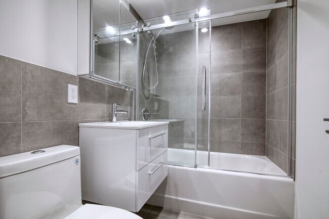 Photo - 760 Av. Galt Unit 1