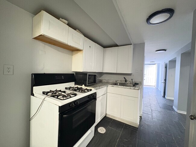 Building Photo - 579 Liberty Ave Unit Basement