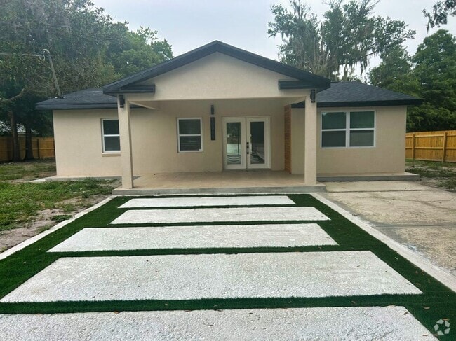 Building Photo - 12909 Forest Hills Dr Rental