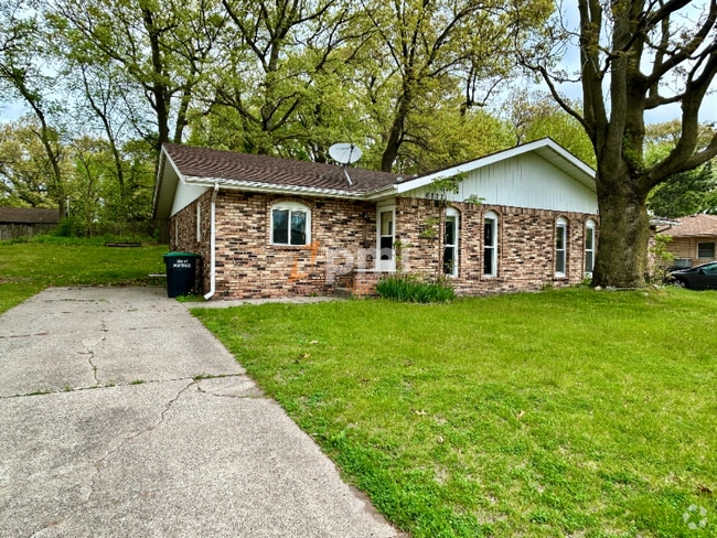 Building Photo - 6822-6824 Laurel Ave Rental