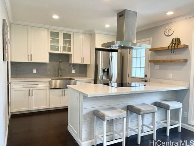 Building Photo - Split level townhome in Aiea! PET FRIENDLY!