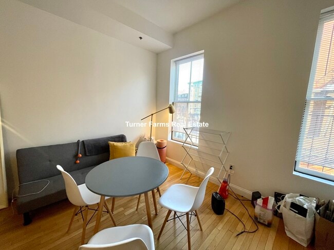 Photo - 243 Northampton St Unit 2