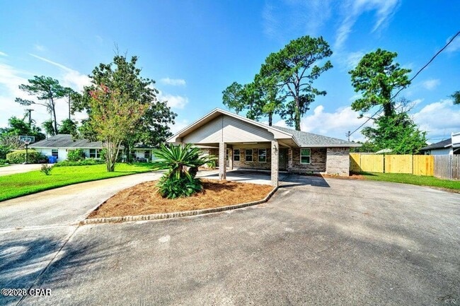 Photo - 350 Greenwood Cir