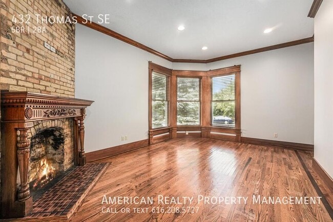 Photo - 432 Thomas St SE