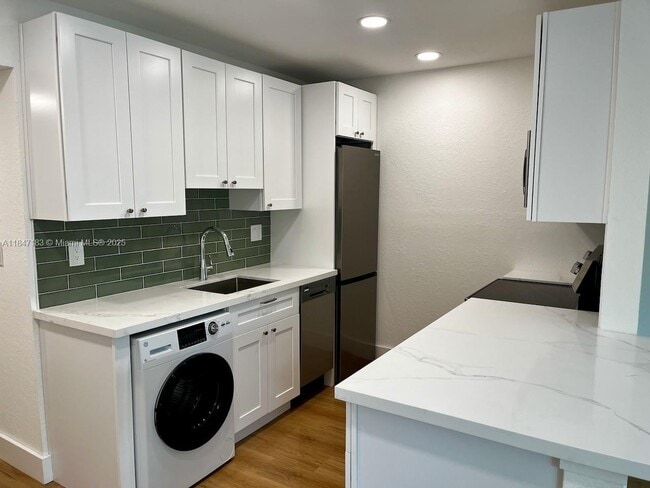 Building Photo - 926 Michigan Ave Unit 15 Rental