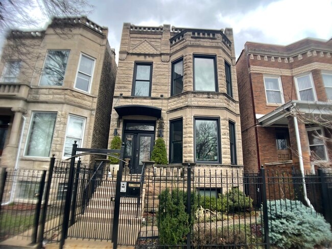 Building Photo - 1111 N Sacramento Ave Unit 1