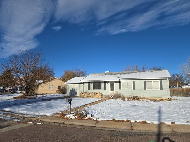 Building Photo - 119 E Circle Dr