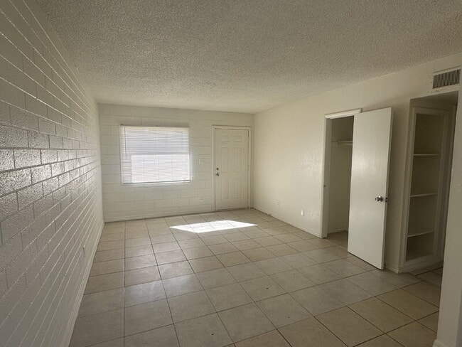 Photo - 7109 W Wolf St