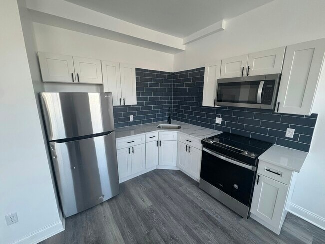 Photo - 346 N 52nd St
