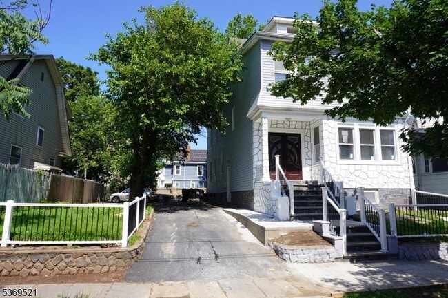 Building Photo - 247 Duane St Unit 1