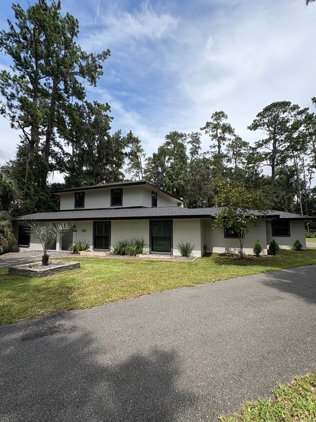 Building Photo - 701 NW 28th St