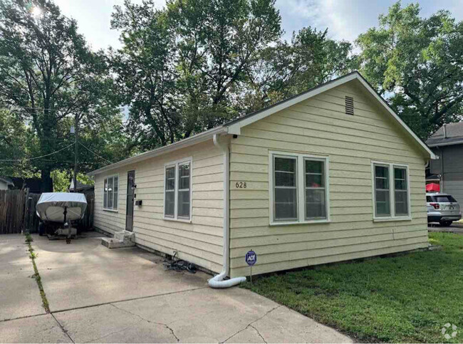 Building Photo - 628 S Fountain St Rental