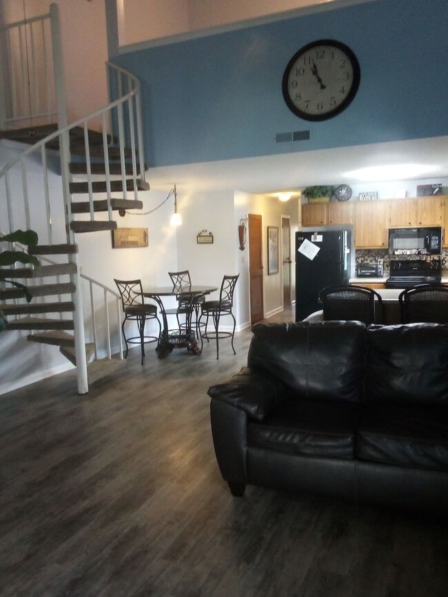 Photo - Golf Colony VII Unit 20 J