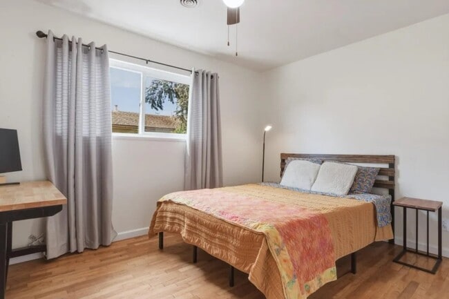 Photo - 1425 Luxton St