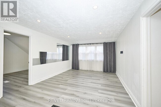 Photo - 6172 William St Unité Upper