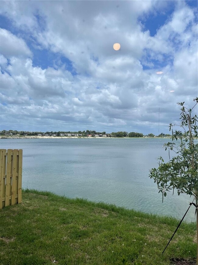 Photo - 20564 NE 5th Pl