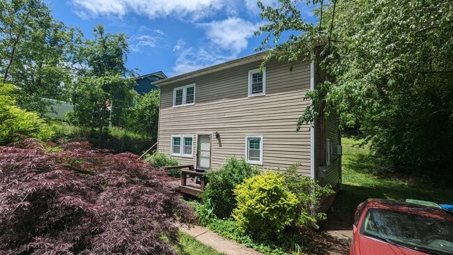 Photo - Cedar Hill Cir - Duplex Unit Cedar Hill Cir - Apt B