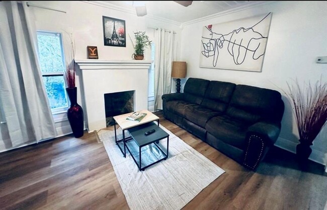 Photo - 7105 N 10th St