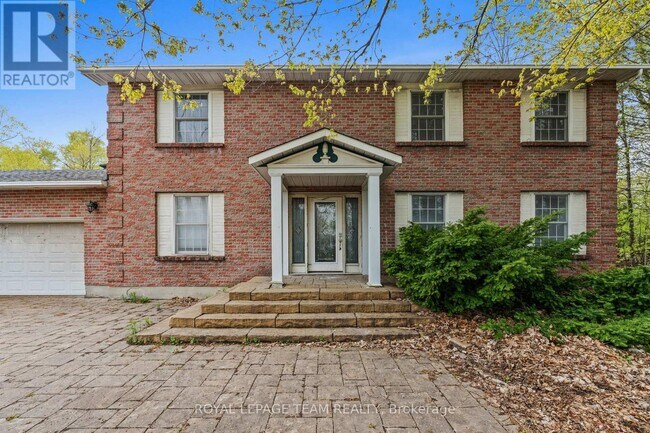 Photo - 3162 Woodroffe Ave