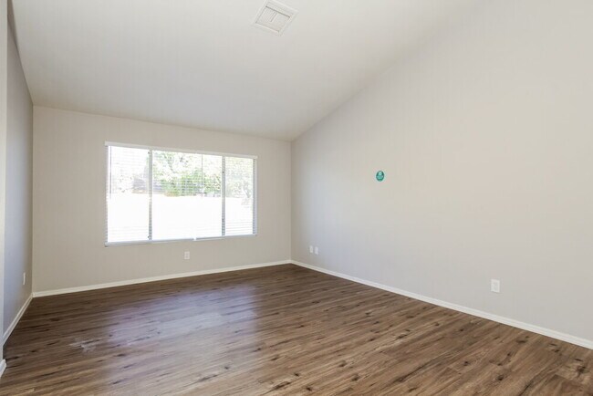 Photo - 208 W Oraibi Dr